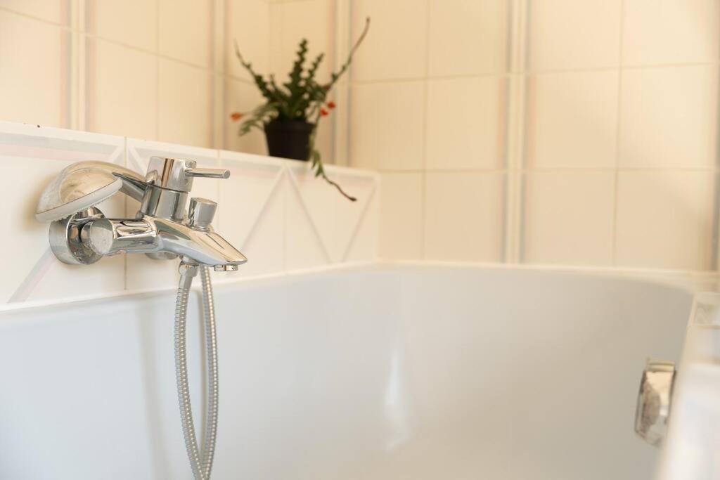 Camelia, Un Charme Montois Mons Exterior foto